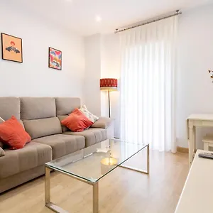  Apartment Charming 2 Bedroom Triana Bridge By Oui